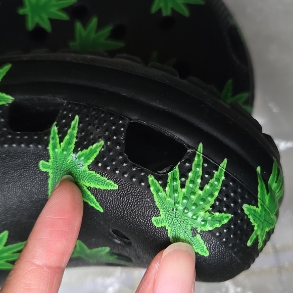 Crocs Classic Hemp Leaf Clog - Picture 12 of 12